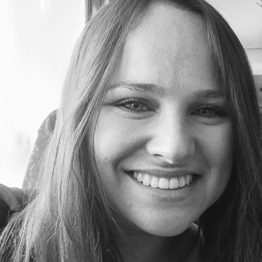 Frau Julia Regensburger